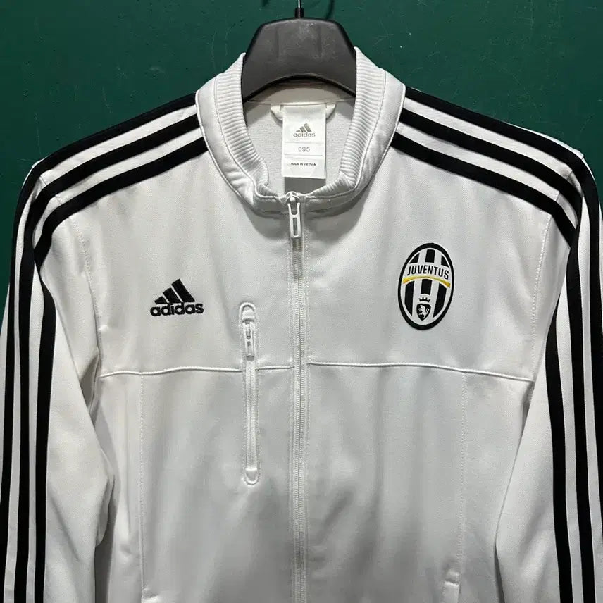 [BUNJANG] Adidas Juventus White Track Top Jersey (Size 95) / 아디다스 유벤투스 화이트 트랙탑져지95