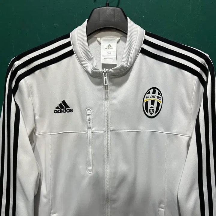 [BUNJANG] Adidas Juventus White Track Top Jersey (Size 95) / 아디다스 유벤투스 화이트 트랙탑져지95