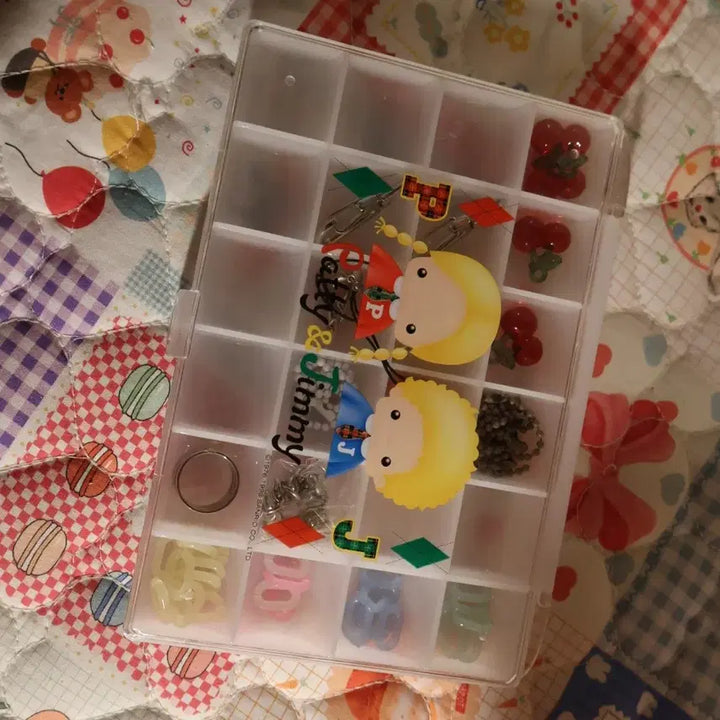 [BUNJANG] Sanrio Patty &amp; Jimmy Button Storage Case / 고전 산리오 보관함 단추 메지루시 보관함 패티앤지미 키티
