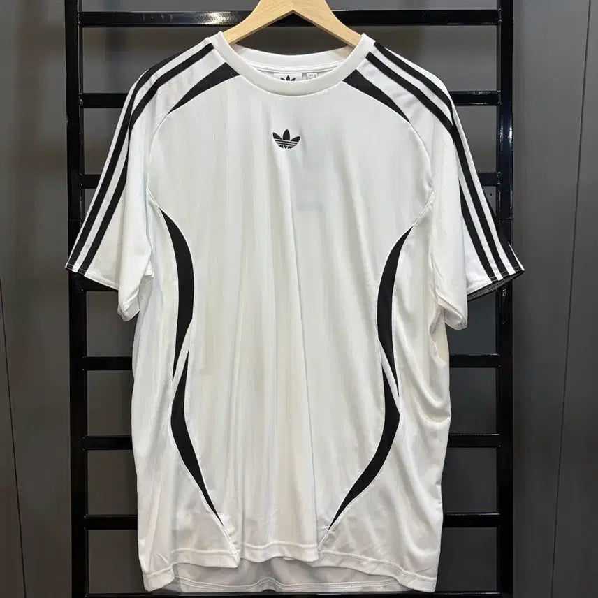 [BUNJANG] Adidas Adicolor Teamgeist T-Shirt (XL) / (XL) 아디다스(Adidas)의 아디컬러 팀가이스트 티셔츠 4.5