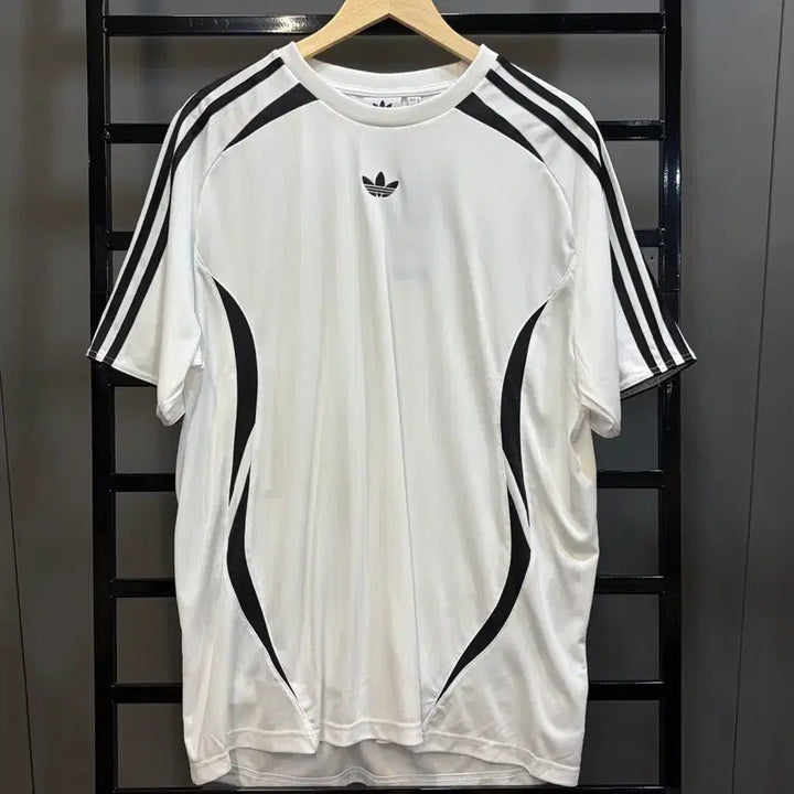 [BUNJANG] Adidas Adicolor Teamgeist T-Shirt (XL) / (XL) 아디다스(Adidas)의 아디컬러 팀가이스트 티셔츠 4.5