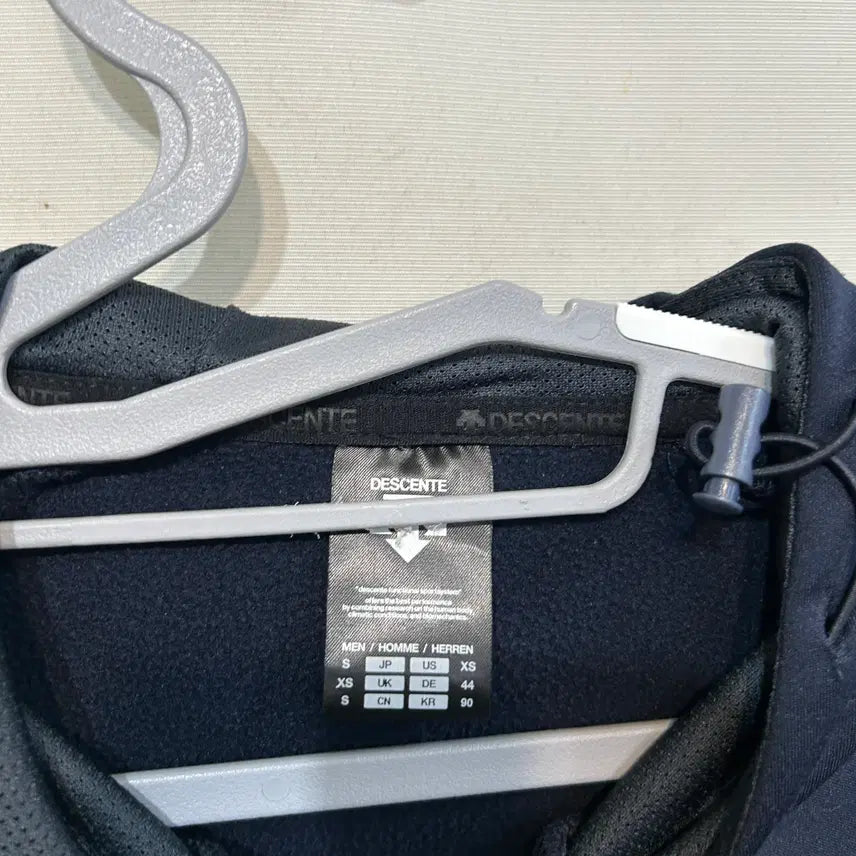 [BUNJANG] Descente 2022 Pullover Hoodie (Men) / 데상트 2022 풀오버 후드티 90 남성