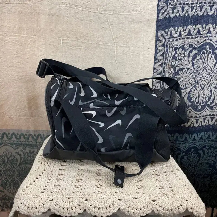 [BUNJANG] Nike Brasilia Big Swoosh Mini Duffel Bag / [F] 나이키 브라질리아 빅스우시 미니 더플백 보스턴백 운동가방