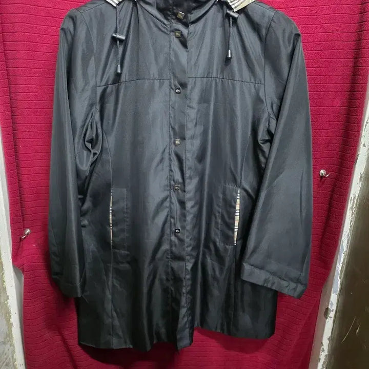 [BUNJANG] Burberry Black Hooded Windbreaker Coat (XL) / [XL]버버리 블랙 후드 바람막이코트 여성