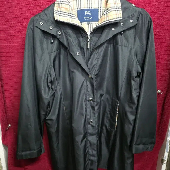 [BUNJANG] Burberry Black Hooded Windbreaker Coat (XL) / [XL]버버리 블랙 후드 바람막이코트 여성