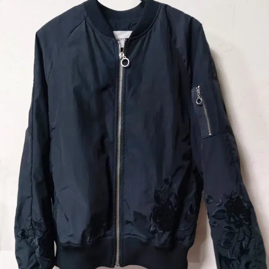 [BUNJANG] Siero Black Floral Embroidered Bomber Jacket / siero 검정색 꽃 자수 봄버 자켓