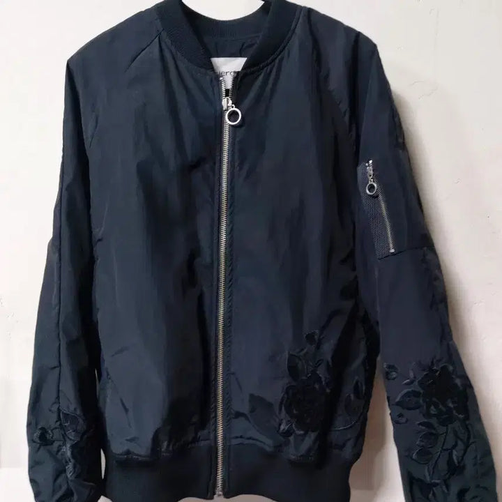 [BUNJANG] Siero Black Floral Embroidered Bomber Jacket / siero 검정색 꽃 자수 봄버 자켓