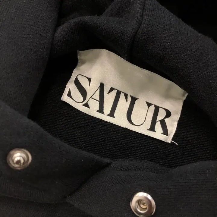 [BUNJANG] M Rivet Appliqué Pocket Hoodie / M 세터 리벳 아플리케 포켓 후드티