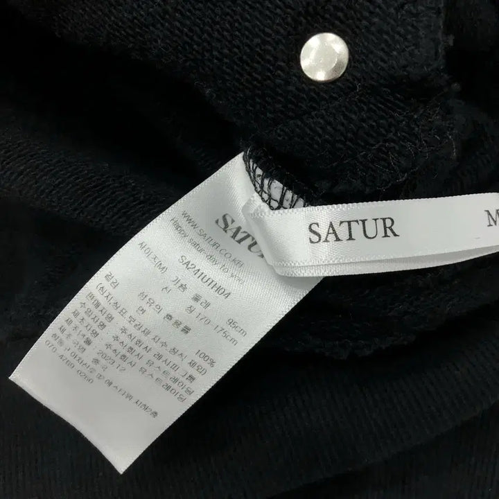[BUNJANG] M Rivet Appliqué Pocket Hoodie / M 세터 리벳 아플리케 포켓 후드티