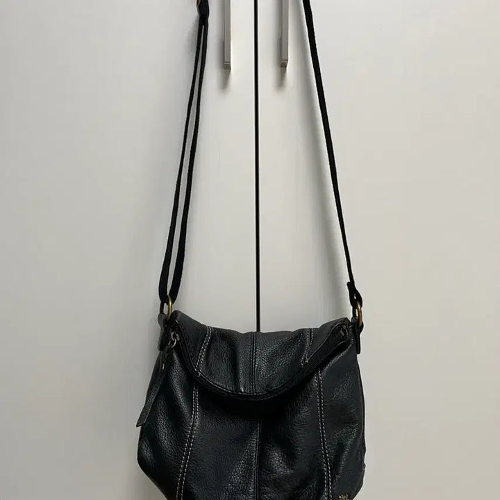 [SOLD OUT] The sak 가죽 크로스백 새상품