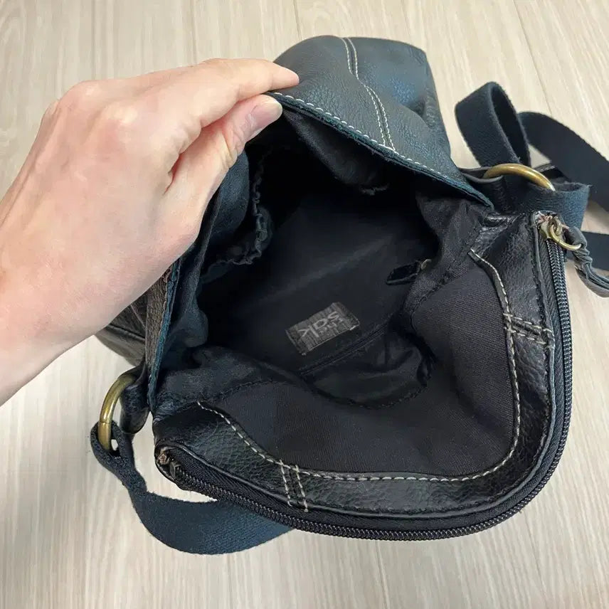 [SOLD OUT] The sak 가죽 크로스백 새상품