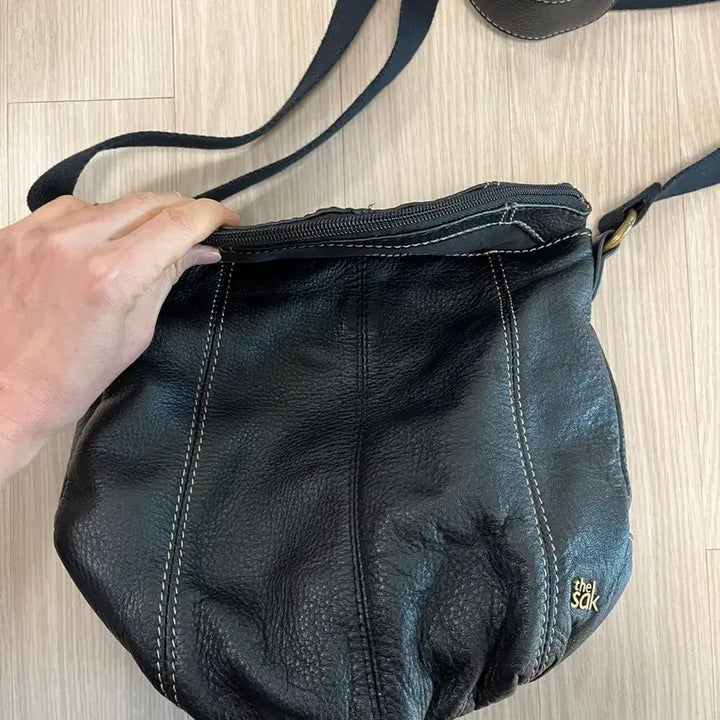 [SOLD OUT] The sak 가죽 크로스백 새상품