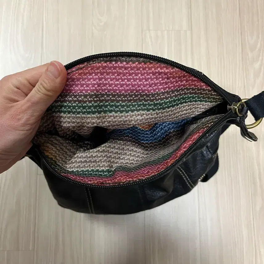 [SOLD OUT] The sak 가죽 크로스백 새상품