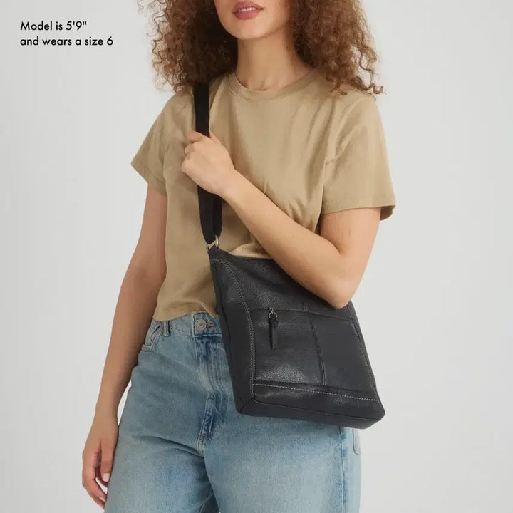 [SOLD OUT] The sak 가죽 크로스백 새상품
