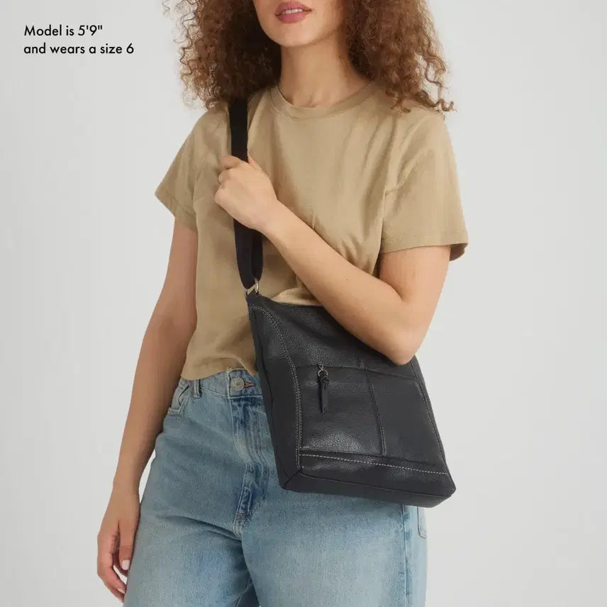 [SOLD OUT] The sak 가죽 크로스백 새상품