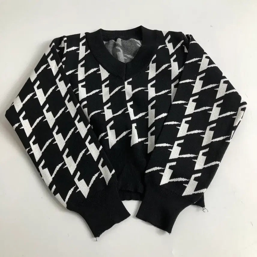 [BUNJANG] Black and White Houndstooth V-Neck Knit Sweater / 블랙 화이트 하운드투스 V넥 니트