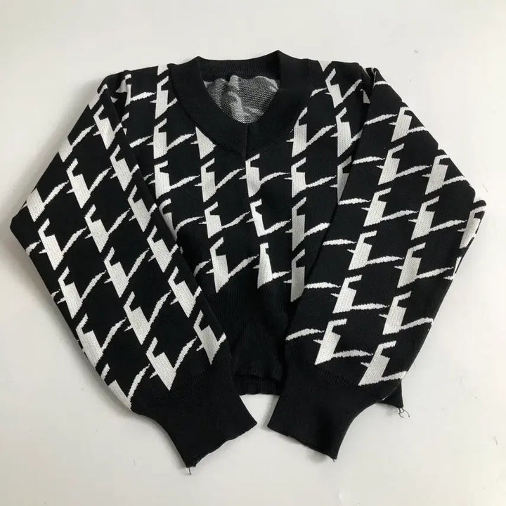 [BUNJANG] Black and White Houndstooth V-Neck Knit Sweater / 블랙 화이트 하운드투스 V넥 니트