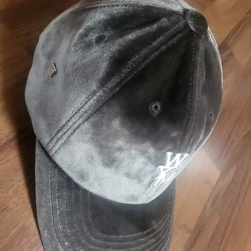 [BUNJANG] Wooyoungmi Velvet Ball Cap / 우영미 벨벳볼캡 프리사이즈 팝니다
