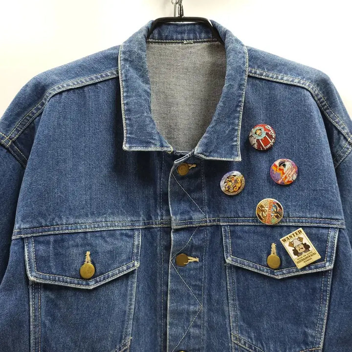 [BUNJANG] Japan One Piece Denim Work Jacket with Character Brooches / JAPAN 재팬 원피스 캐릭터뱃지 빈티지청자켓 워크자켓 데님자켓 C968