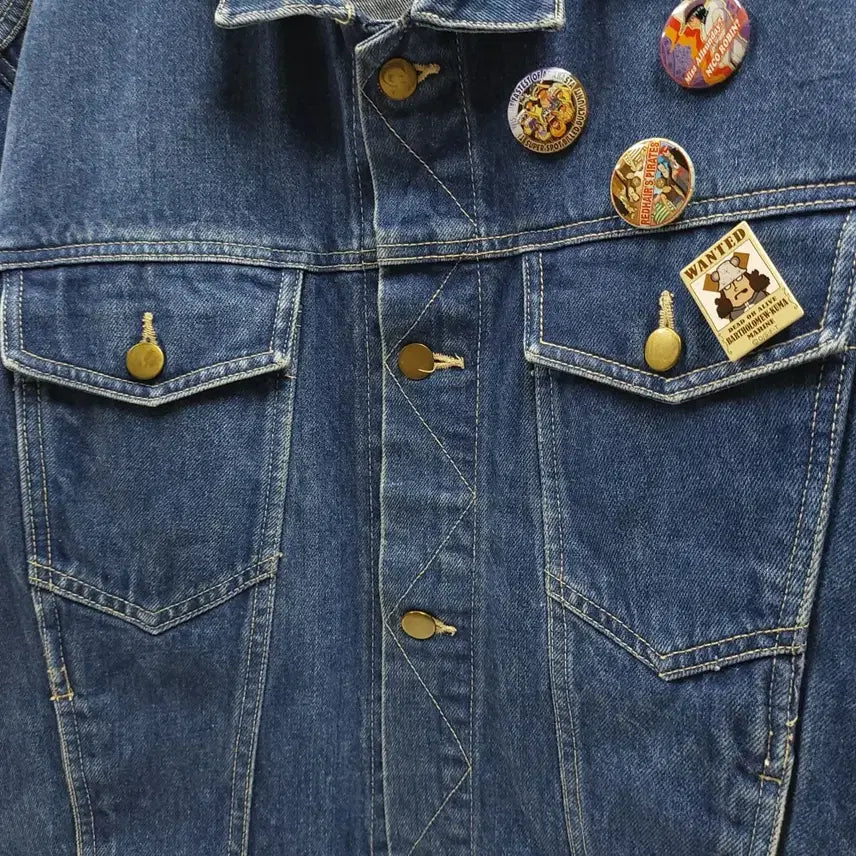 [BUNJANG] Japan One Piece Denim Work Jacket with Character Brooches / JAPAN 재팬 원피스 캐릭터뱃지 빈티지청자켓 워크자켓 데님자켓 C968