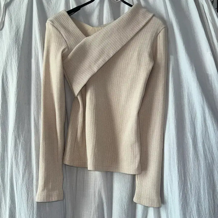 [BUNJANG] Monz Off-Shoulder Long Sleeve Top (Beige) / 몬츠 언발란스 오프숄더탑 긴팔티 티셔츠(베이지)