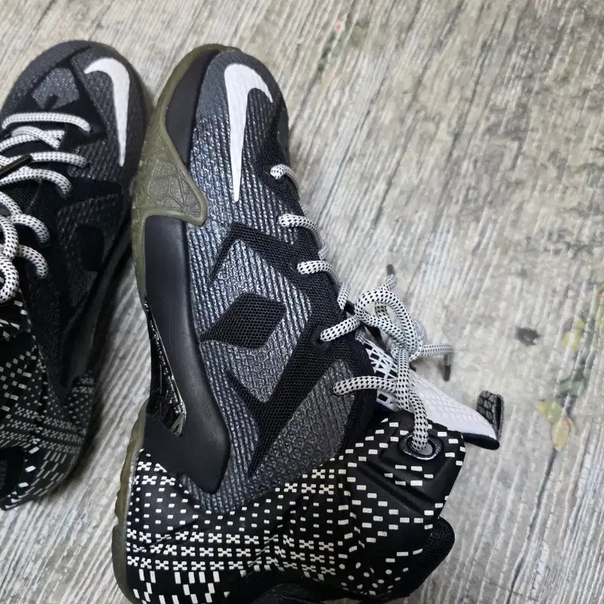 [BUNJANG] Nike Lebron 12 BHM Black Basketball Shoes / 나이키 르브론 12 BHM 블랙 농구화 230