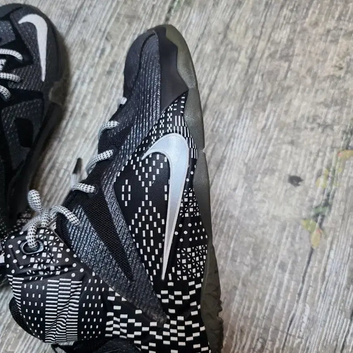 [BUNJANG] Nike Lebron 12 BHM Black Basketball Shoes / 나이키 르브론 12 BHM 블랙 농구화 230