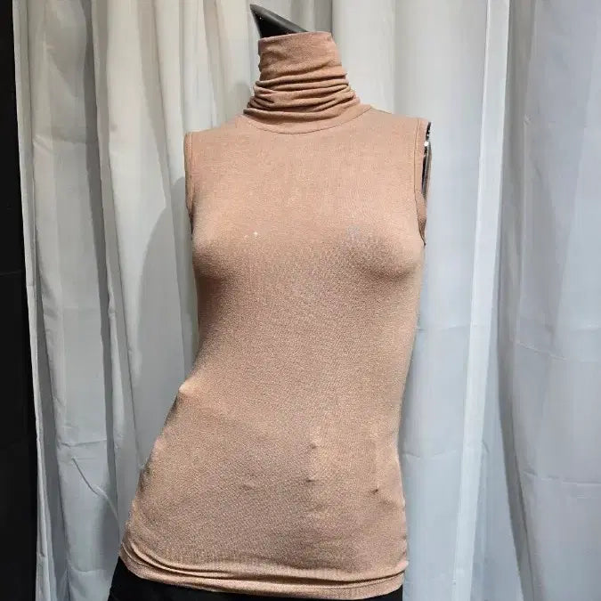 [BUNJANG] Beige Sleeveless Turtleneck Top / 진베이지 목폴라 부드러운 나시