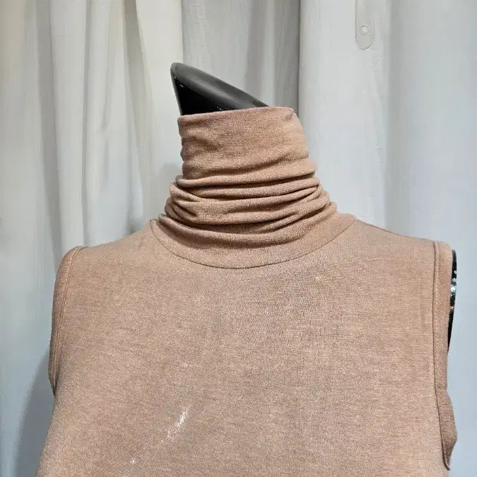 [BUNJANG] Beige Sleeveless Turtleneck Top / 진베이지 목폴라 부드러운 나시
