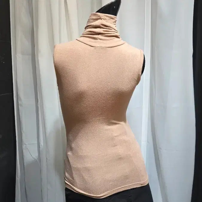 [BUNJANG] Beige Sleeveless Turtleneck Top / 진베이지 목폴라 부드러운 나시