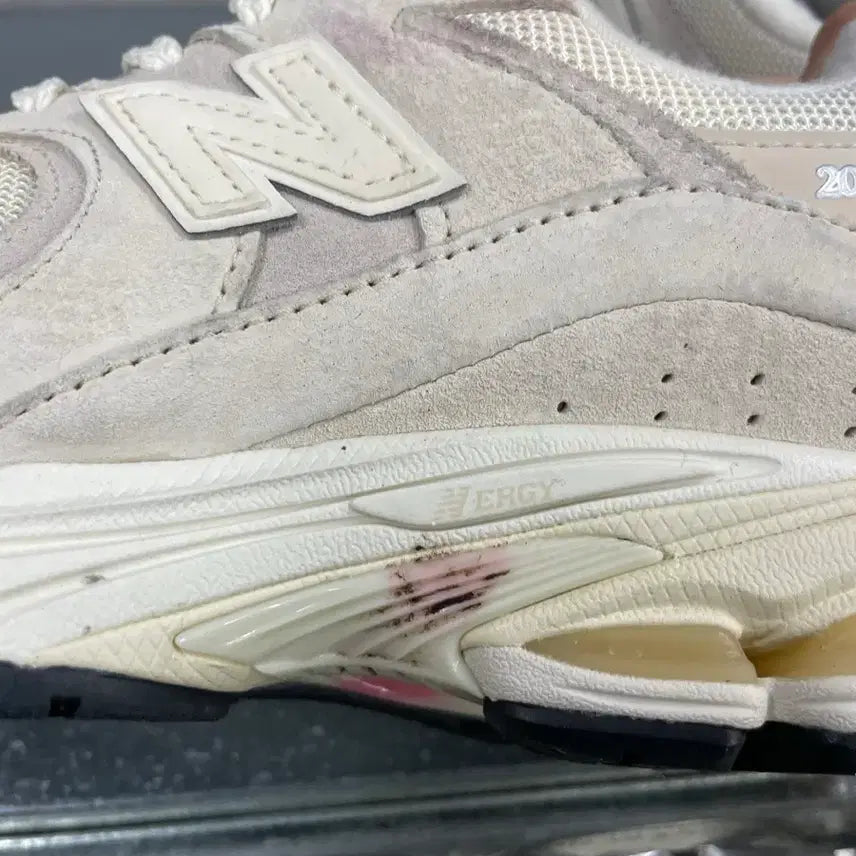 [SOLD OUT] 뉴발란스 2002R 베이지 260