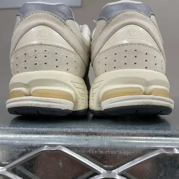 [SOLD OUT] 뉴발란스 2002R 베이지 260