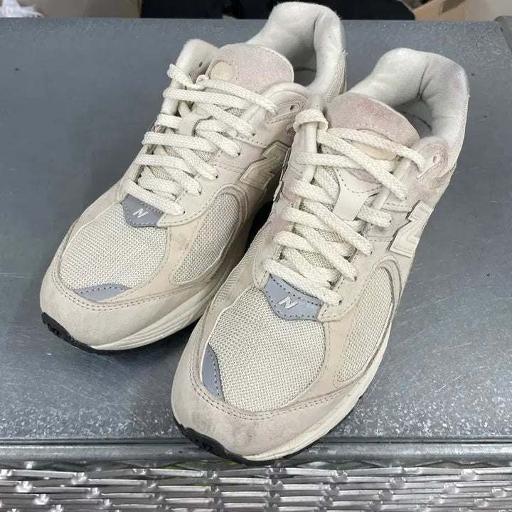 [SOLD OUT] 뉴발란스 2002R 베이지 260