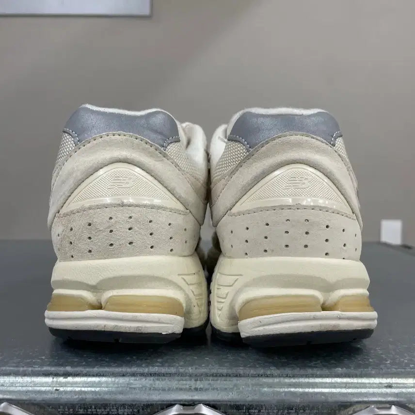 [SOLD OUT] 뉴발란스 2002R 베이지 260