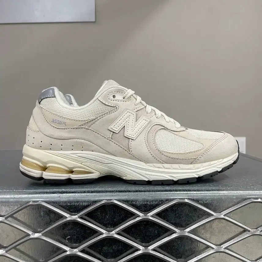 [SOLD OUT] 뉴발란스 2002R 베이지 260