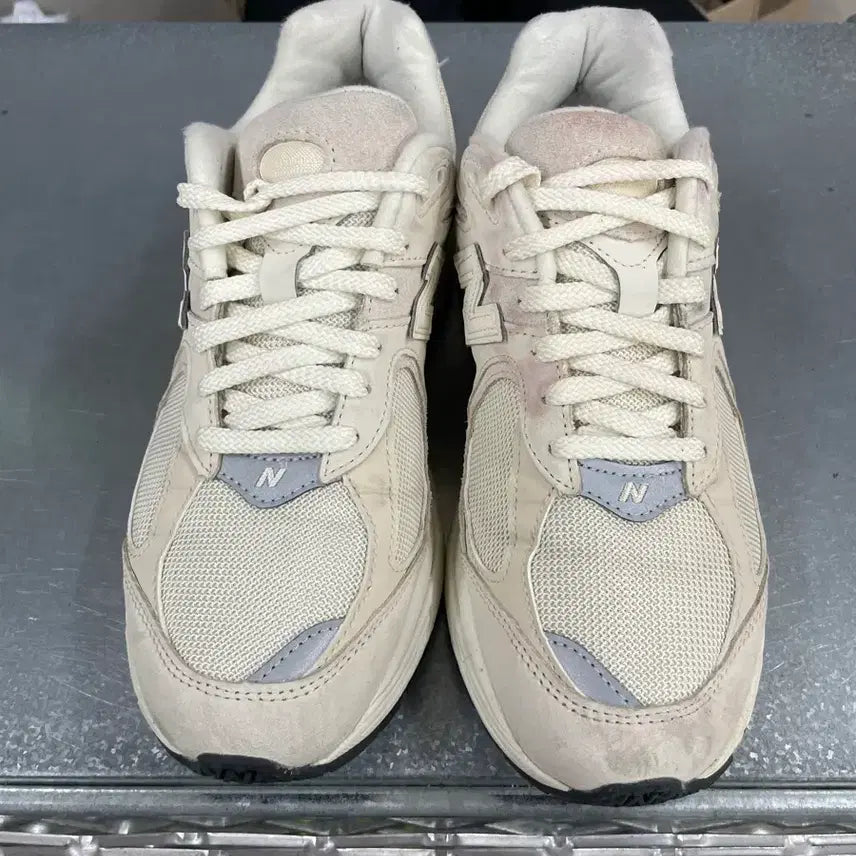 [SOLD OUT] 뉴발란스 2002R 베이지 260