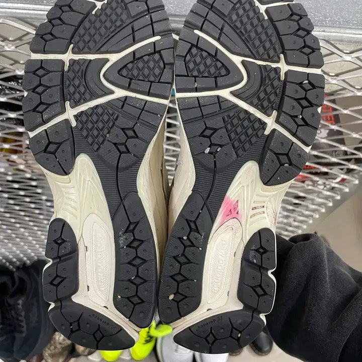 [SOLD OUT] 뉴발란스 2002R 베이지 260