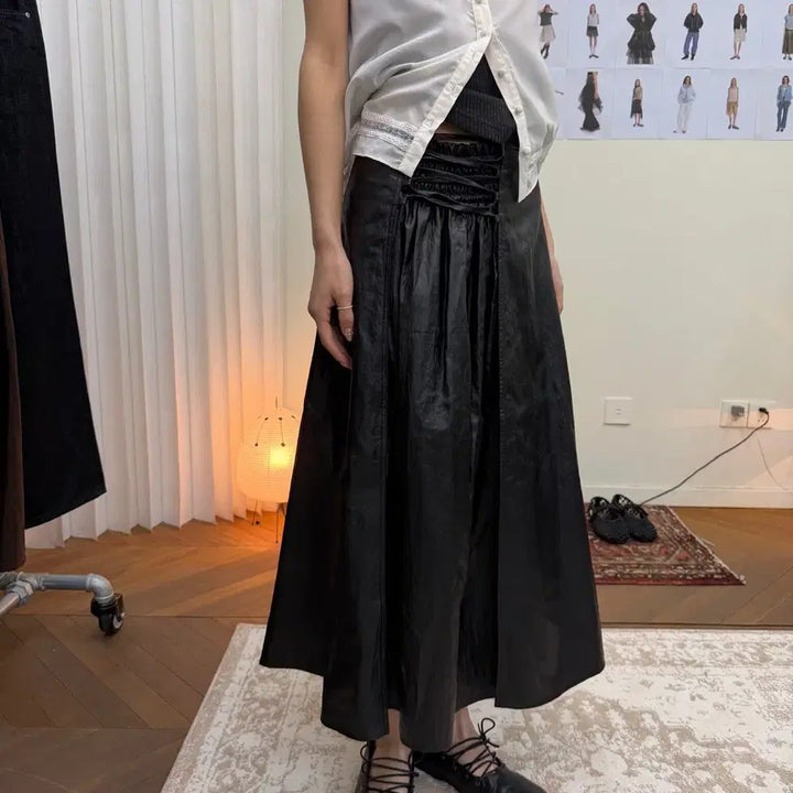 [BUNJANG] NEVERSEEZ Leather Coated A-Line Long Skirt / NEVERSEEZ 네버시즈 레이스업 가죽 코팅 A라인 롱스커트