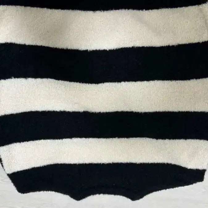 [BUNJANG] Black/Ivory Stripe Knit / 검정/아이보리 스트라이프 니트