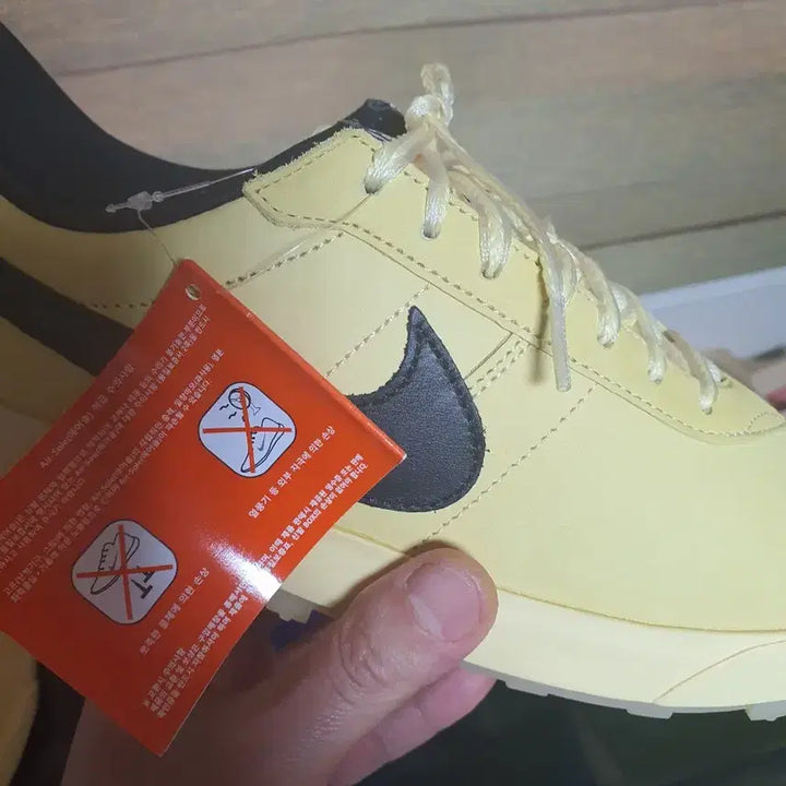 [BUNJANG] Nike Astrograbber Yellow Black / 나이키  아스트로그래버 옐로우 블랙270