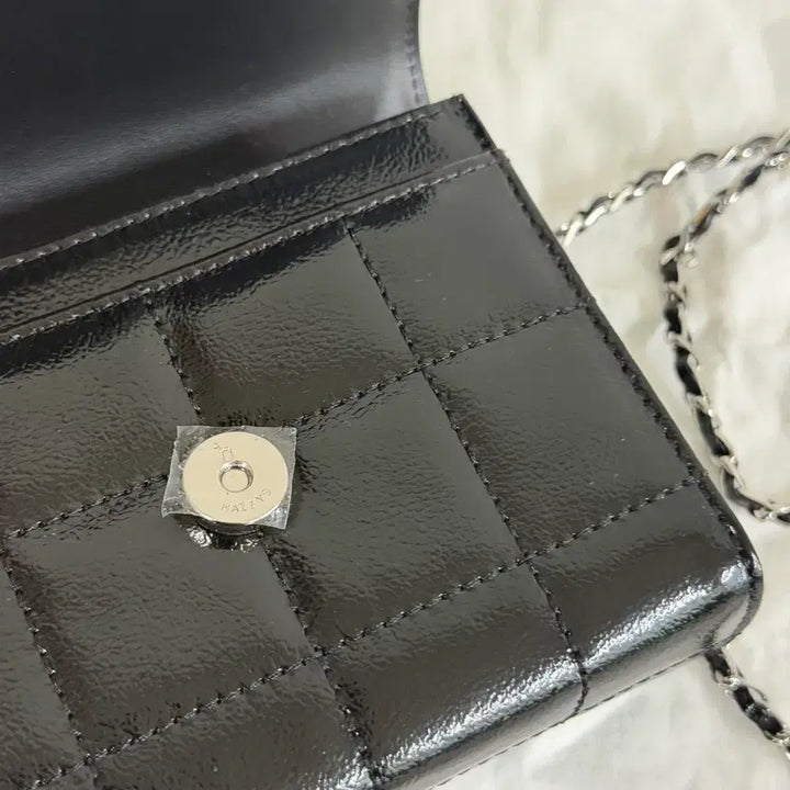 [BUNJANG] Hazzys Mini Handbag Glossy Quilted / 헤지스 미니 핸드백 (거의 새상태) [HIWA4F763BK]블랙 글로시퀼