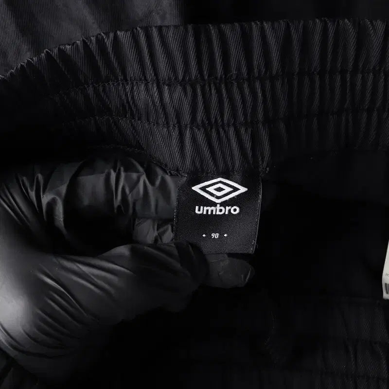 [BUNJANG] Umbro Diamond Logo Nylon Track Pants / 엄브로 다이아몬드 로고 나일론 트랙 팬츠 90