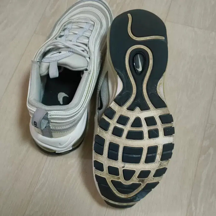 [BUNJANG] Nike Air Max 97 Ghost Sneakers / 나이키 에어맥스97 고스트 235사이즈