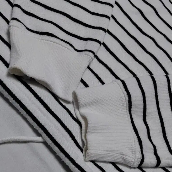 [BUNJANG] Rodeo Crowns RCWB Stripe Hoodie / [FREE] 로데오 크라운즈(RCWB) 스트라이프 후드 티셔츠