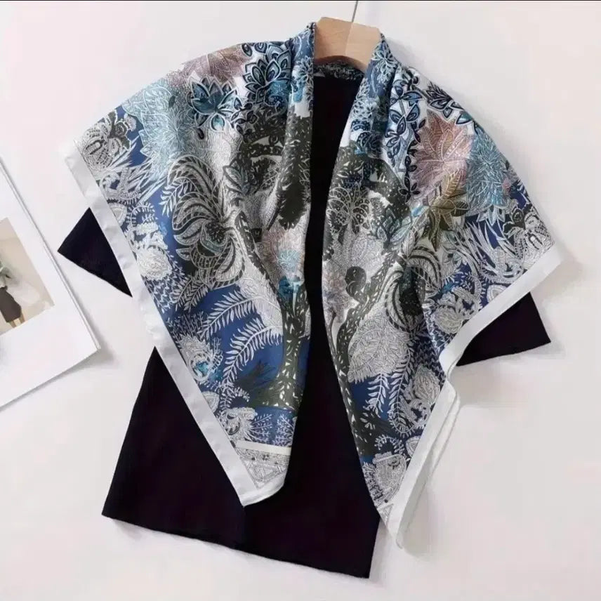 [BUNJANG] Patterned Blue Scarf / 패턴 스카프(새상품)