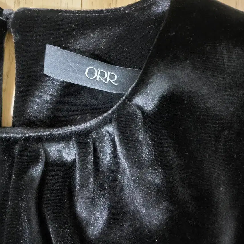 [BUNJANG] ORR Velvet Flare Blouse / ORR 벨벳 플레어 블라우스(택달린 새상품) 팔아요