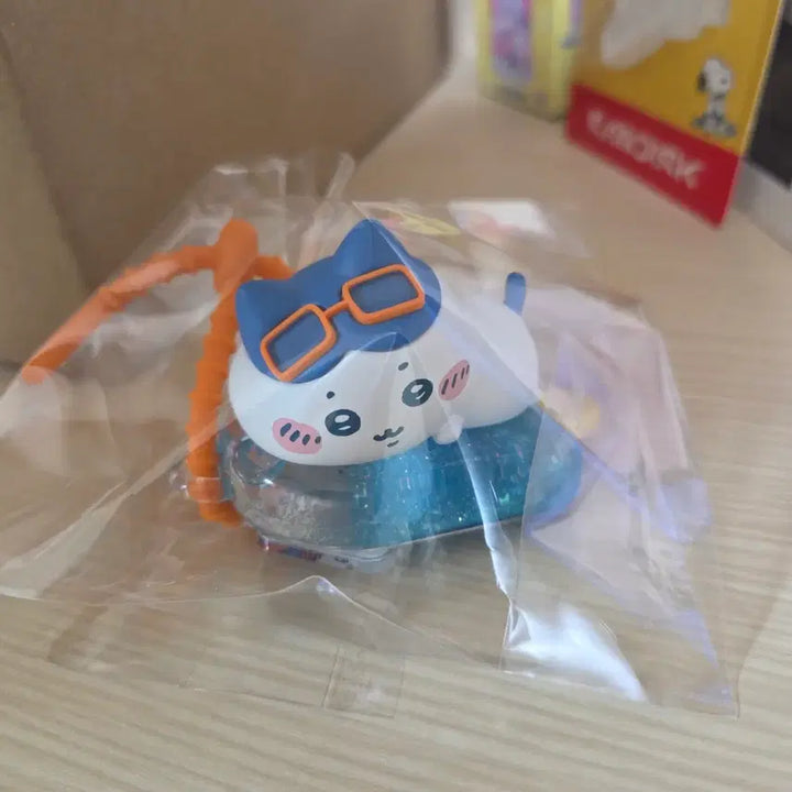 [BUNJANG] Miniso Munjakgwi Hachiware Summer Glitter Figure Keyring / 미니소 먼작귀 하치와레 여름 글리터 피규어 키링