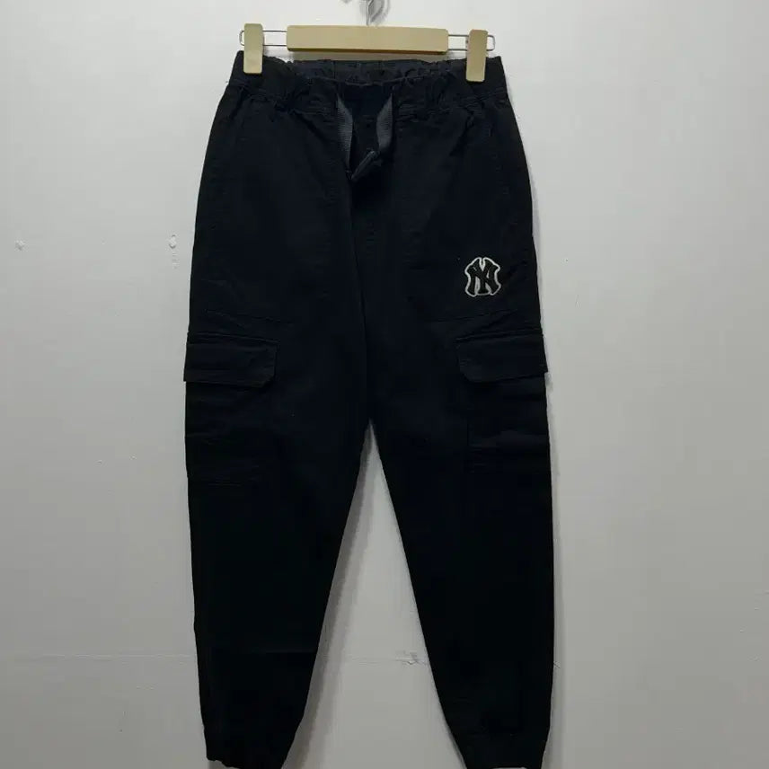 [BUNJANG] MLB New York Yankees Black Cargo Jogger Pants S / MLB 뉴욕양키스 블랙 카고 조거팬츠 S