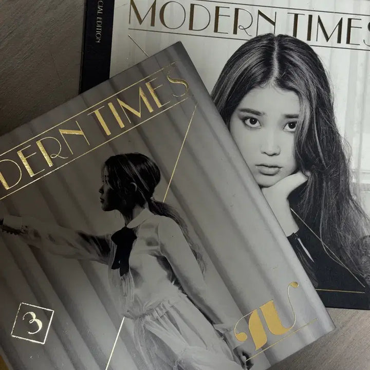 [BUNJANG] IU Modern Times 3rd Album / 아이유 모던 타임즈 Modern Times 3집 앨범