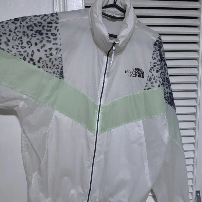 [SOLD OUT] 100 노스페이스 나일론 경량 바람막이 등산복